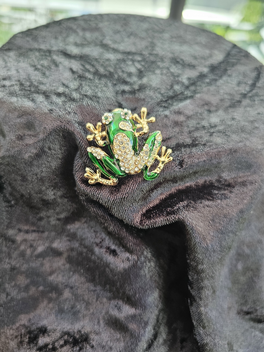 Green Crystal Frog Brooch Pin with Gold Accents